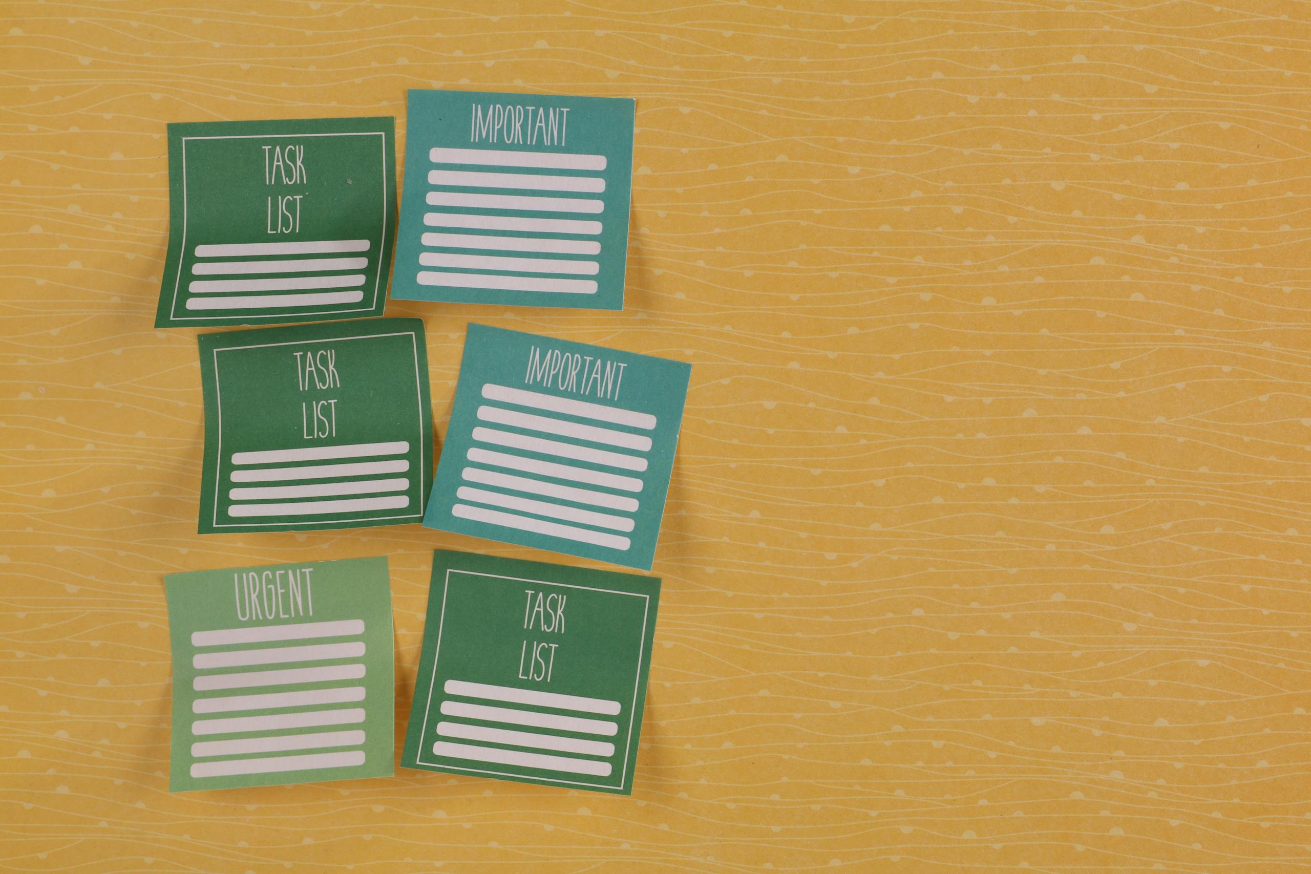 Newstook Close-up of colorful sticky notes on yellow background with task-related labels.